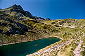 Escursione ai laghi Gemelli, Alta Valle Brembana, Alpi Orobie -  Il lago di Aviasco con sullo sfondo il passo di Aviasco. 